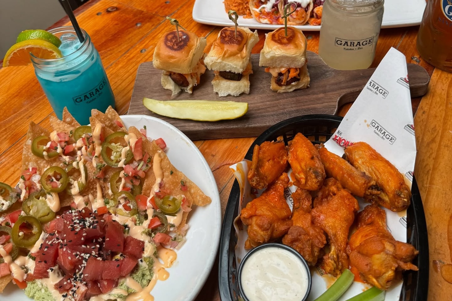 Garage%20kitchen%20%26%20bar %20happy%20hour