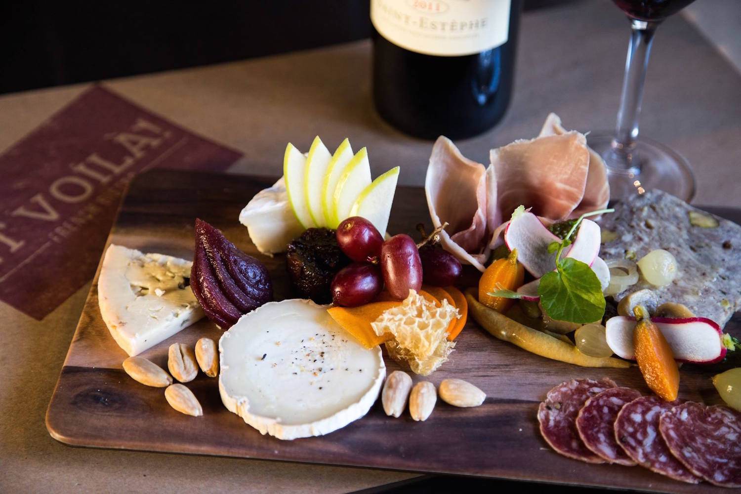 Et%20viola%20bistro%20cheese%20board