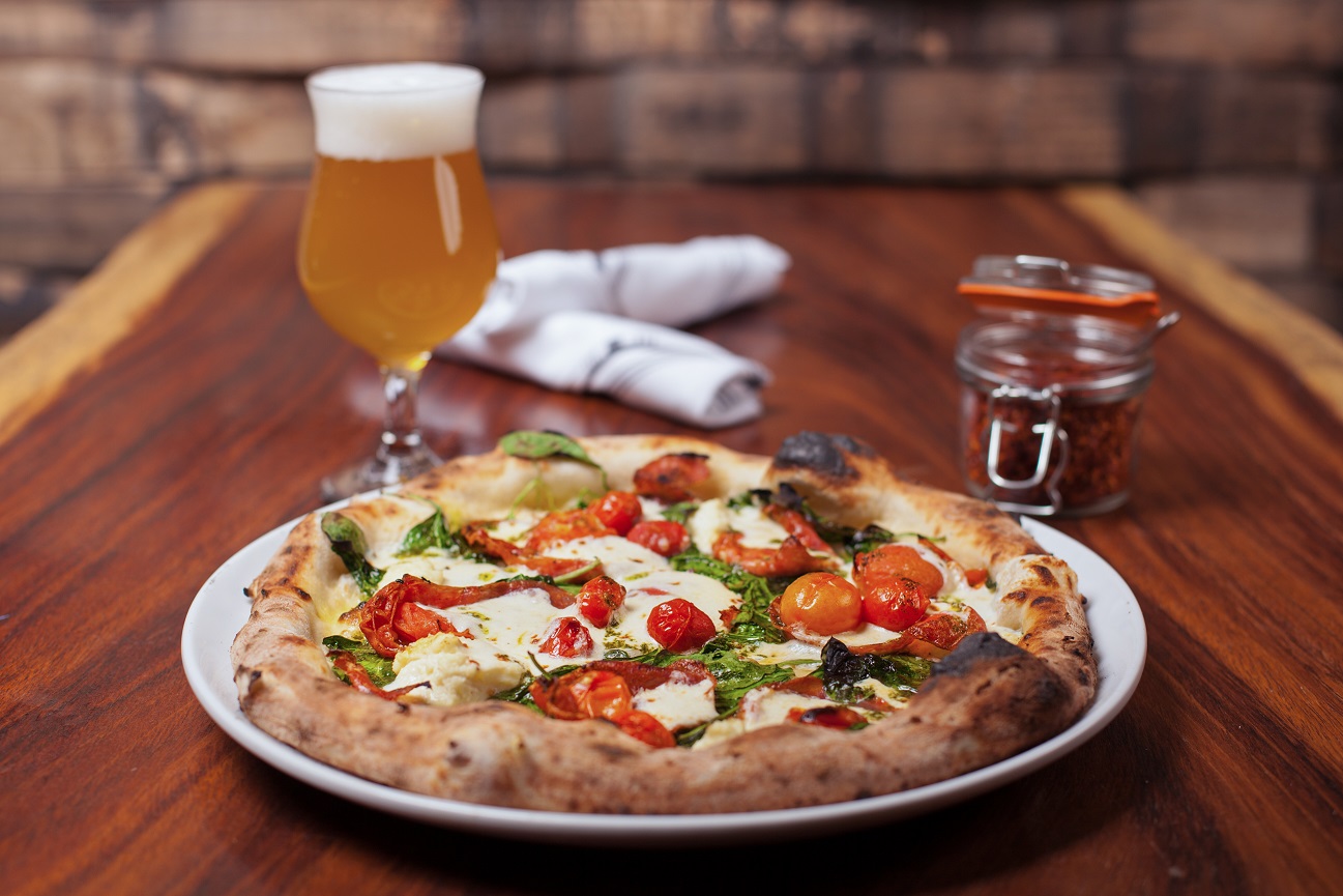 Farmer%27s%20table margherita%20pizza