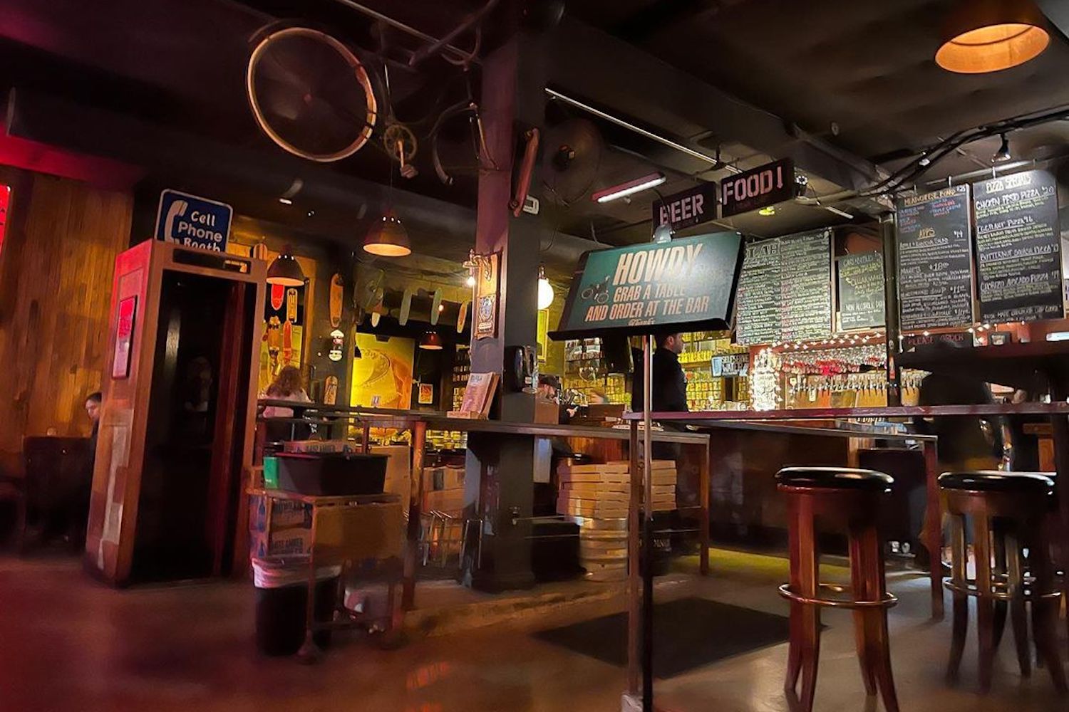 Blind%20lady%20ale%20house %20interior