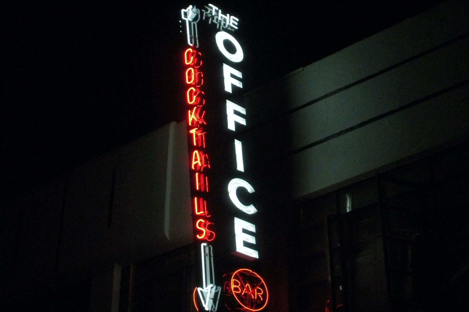 The%20office%20bar %20neon%20sign