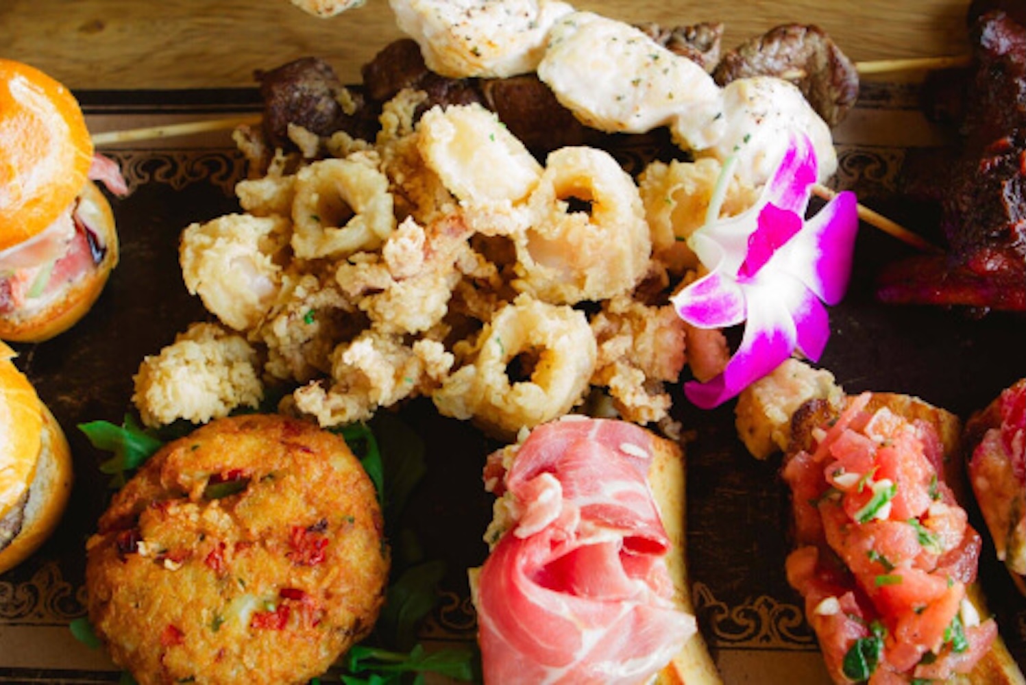 Vigiluccis%20trattoria%20italiana %20happy%20hour