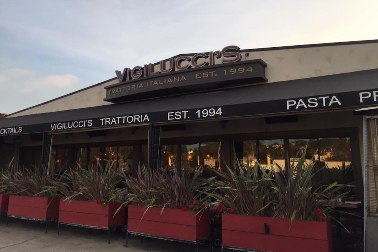 Vigiluccis%20trattoria%20italiana%20exterior