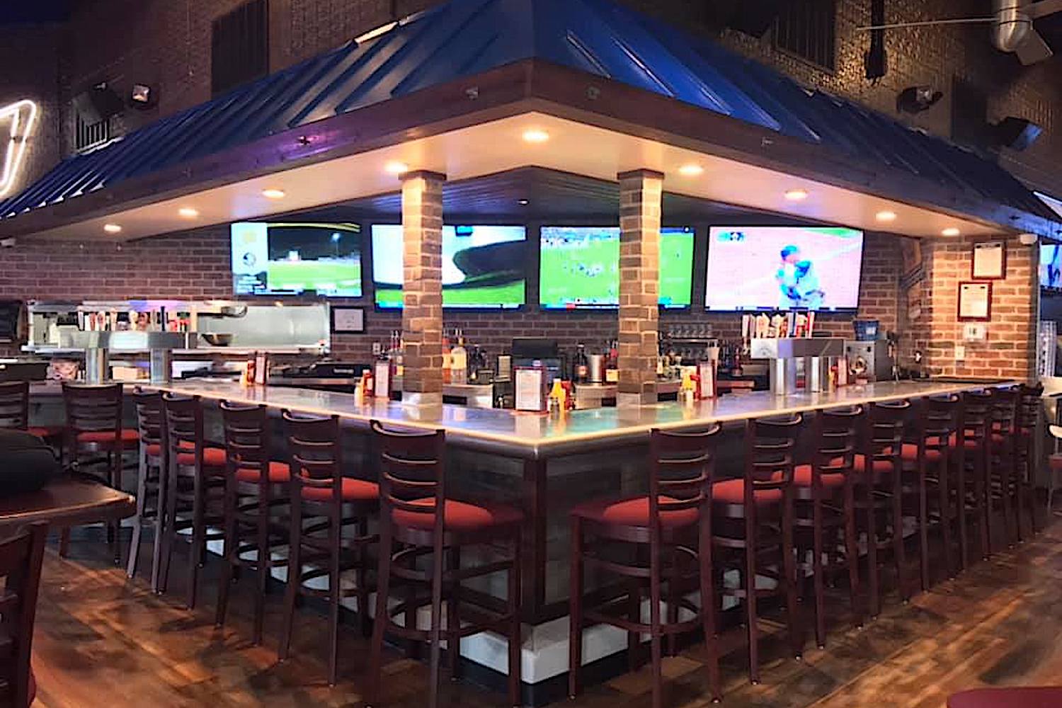 Zipps%20sports%20grill %20camelback%20east%20bar%20area